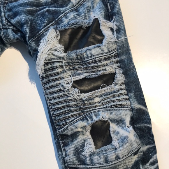 Boys Distressed Jeans - Picture 4 of 5
